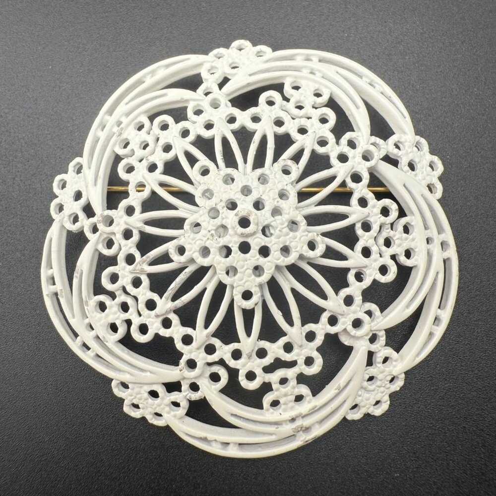 Monet White Lacework Floral Medallion Necklace